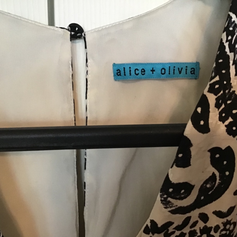Alice + Olivia Black and Cream Top - Picture 2 of 6